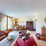 Apartment Romana 4 *